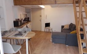 Studio mezzanine hyper centre, au pied du castillet